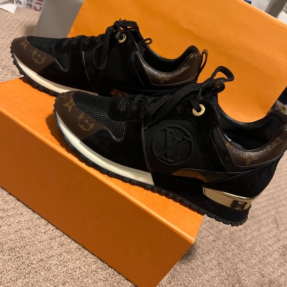 Louis Vuitton Sneakers - Picture 3 of 5